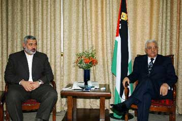 Σε διαπραγματεύσεις για κυβέρνηση εθνικής ενότητας συμφωνούν Αμπάς και Χαμάς