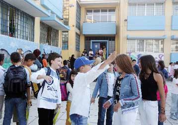 Αγιασμός στα σχολεία με κινητοποιήσεις εκπαιδευτικών