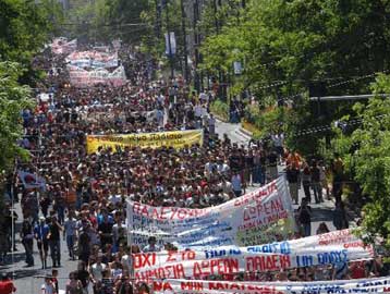 Σφοδρές αντιδράσεις ΓΣΕΕ και ΑΔΕΔΥ για τον περιορισμό των διαδηλώσεων