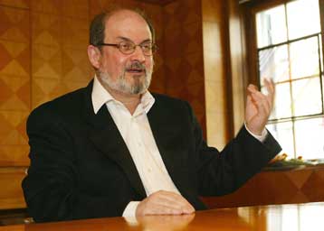 Παραμένει γίγαντας της λογοτεχνίας, λέει ο Σαλμάν Ρουσντί για τον Γκίντερ Γκρας