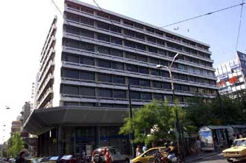 Δεν προδικάζει η κυβέρνηση την απόφαση για τα όρια ηλικίας στο Δημόσιο