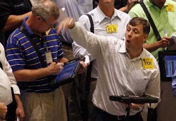 Σε χαμηλό δύο μηνών, κάτω από τα 71 δολάρια, υποχωρεί το πετρέλαιο