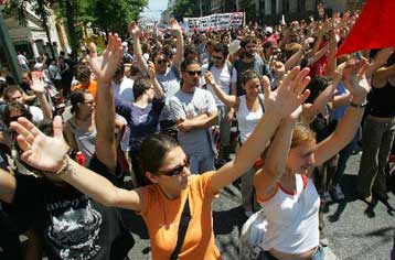 Συγκέντρωση και πορεία διαμαρτυρίας εκπαιδευτικών-φοιτητών στη διάρκεια της ΔΕΘ