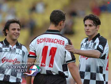 Τα αστέρια της Formula 1 παίζουν μπάλα στο Καραϊσκάκη