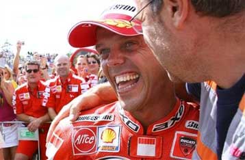 Ο Καπιρόσι νικητής στην Τσεχία και ο Ρόσι κερδισμένος της 9ης θέσης του Χέιντεν