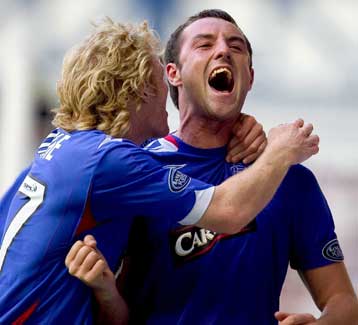 Μόνη πρώτη η Ρέιντζερς μετά την απώλεια βαθμών της Σέλτικ