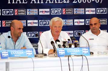 Σύστημα με Σαλπιγγίδη, Γκέκα σκέφτεται ο Μπάκε-Η συμβουλή του Γκούμα στον Γκαλίνοβιτς