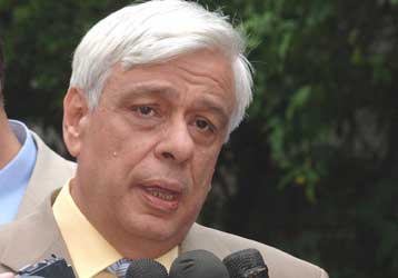 «Ναι» στην πρόταση Πολύδωρα για τις διαδηλώσεις λέει ο Πρ.Παυλόπουλος