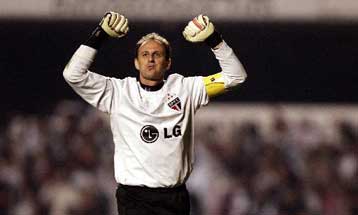 Έγραψε ιστορία ο τερματοφύλακας – σκόρερ Ροζένιο Σένι με 64 γκολ