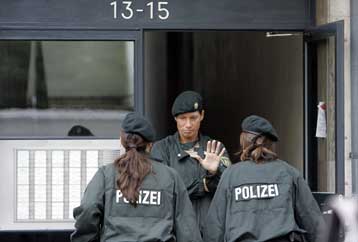 Και δεύτερο ύποπτο για την τοποθέτηση εκρηκτικών σε τρένα καταζητούν οι Γερμανοί