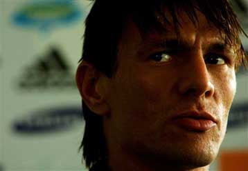 Δεν είμαι κανίβαλος, δικαιολογήθηκε ο Μπουλαρούζ στην παρουσίασή του από την Τσέλσι