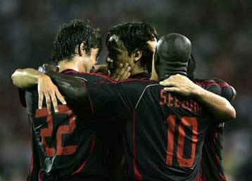 Μίλαν, Λίβερπουλ, Αμβούργο, Μπενφίκα και Βαλένθια στους ομίλους