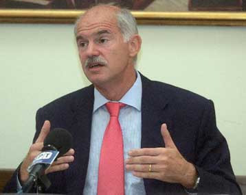 Για ολιγωρία στην αντιμετώπιση των πυρκαγιών κατηγόρησε την κυβέρνηση ο Γ.Παπανδρέου