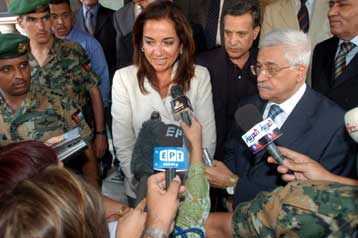 Με τον Μαχμούντ Αμπάς συναντήθηκε η Ντόρα Μπακογιάννη