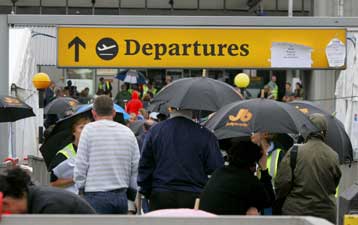 Ελεύθερος αφέθηκε ένας από τους υπόπτους για τη συνωμοσία στη Βρετανία