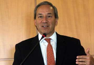 Στα επίπεδα του πληθωρισμού οι αυξήσεις μισθών το 2007, λέει ο Γ.Αλογοσκούφης