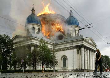 Καταστράφηκε από πυρκαγιά ναός του 19ου αι. στην Αγία Πετρούπολη