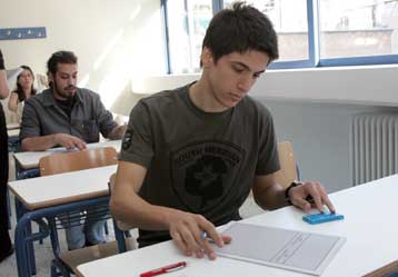 Με σκεπτικισμό αντιμετωπίζουν οι νέοι το σύστημα εξετάσεων για πρόσβαση σε ΑΕΙ, ΤΕΙ