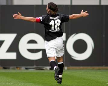 Βρήκε ξανά δίχτυα ο Αμανατίδης και χάρισε την ισοπαλία στην Αϊντραχτ