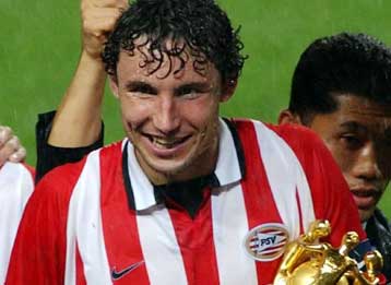 Ο Φαν Μπόμελ υπέγραψε τριετές συμβόλαιο στη Μπάγερν Μονάχου