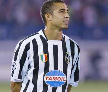 Στο πρόσωπο του Τρεζεγκέ βλέπουν τον αντι-Φαν Νίστελροϊ στη Μάντσεστερ