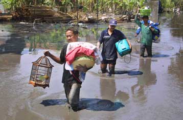 «Ηφαίστειο λάσπης» πνίγει το νησί της Ιάβας