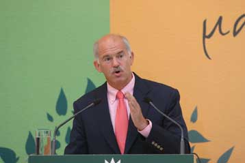 Σκληρή κόντρα κυβέρνησης – ΠΑΣΟΚ για τους «Σικελούς» του Γ.Παπανδρέου