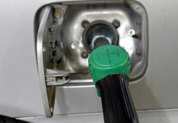 «Προβληματικές» αντλίες σε 12 πρατήρια υγρών καυσίμων εντόπισε το υπουργείο Ανάπτυξης