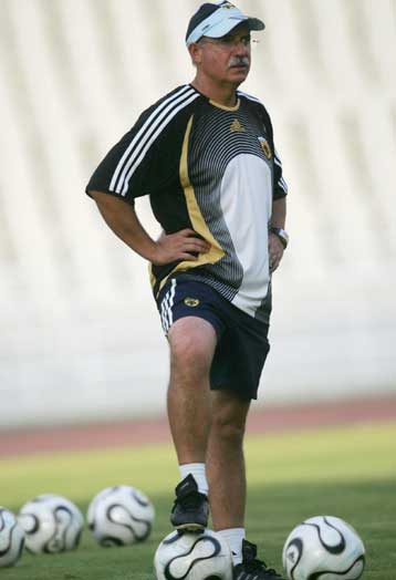 «Ενέσεις» τόνωσης ηθικού και μαθήματα ευστοχίας κάνει ο Φερέρ στους παίκτες της ΑΕΚ