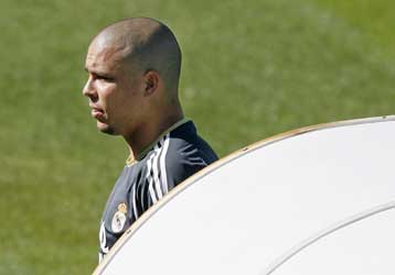 Δεν υπάρχει θέμα ανταλλαγής του Αντριάνο με τον Ρονάλντο τονίζουν στην Ίντερ