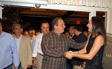 Αρνήθηκε ο πρωθυπουργός να σχολιάσει τα περί «Σικελών» του Γ.Παπανδρέου