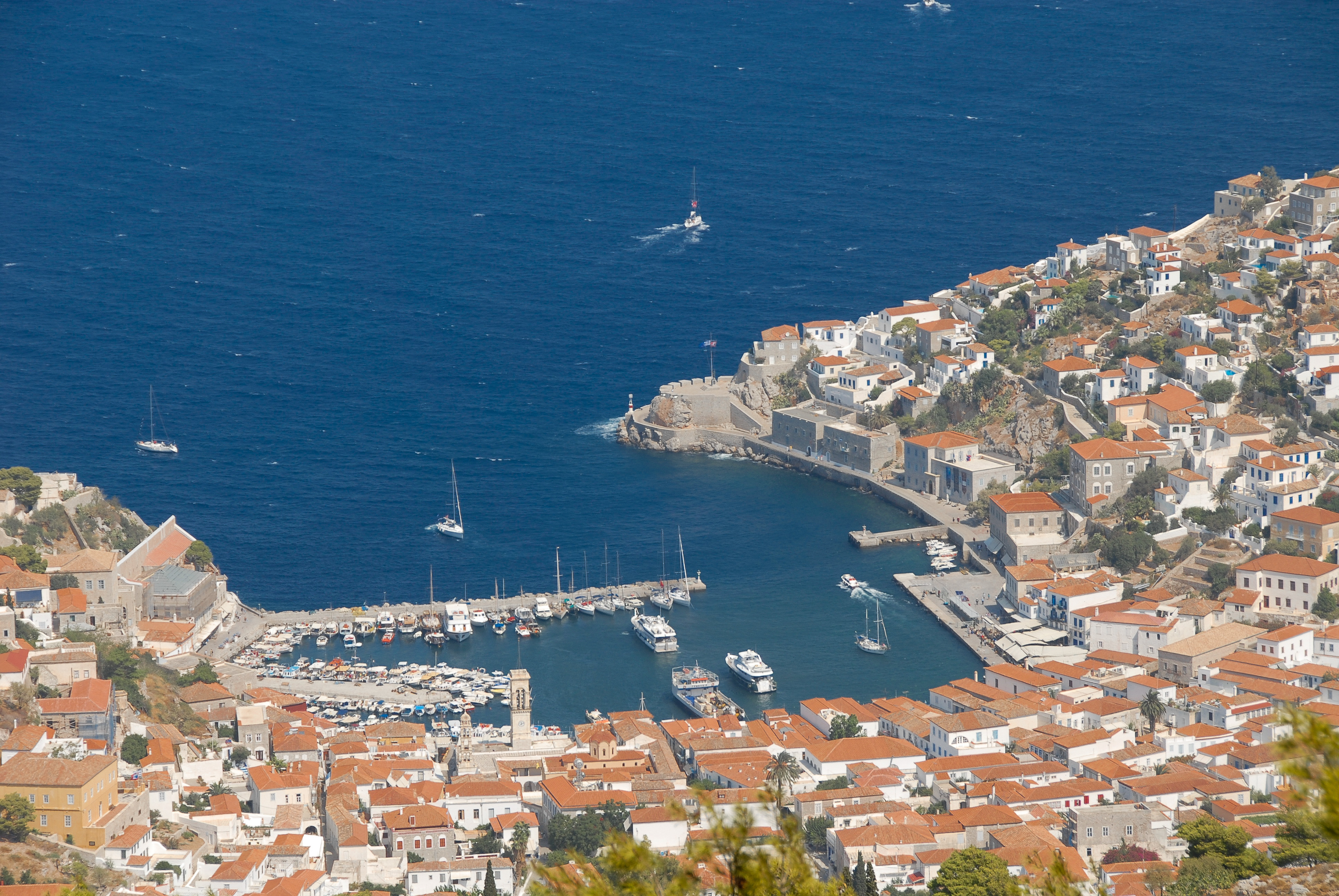 Το in.gr και ο Γιώργος Μαυρωτάς σάς ταξιδεύουν στην Ύδρα και στην Κάλυμνο!