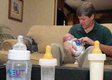 Η γεννητικότητα πέφτει, τα διαζύγια αυξάνονται στην Ελλάδα