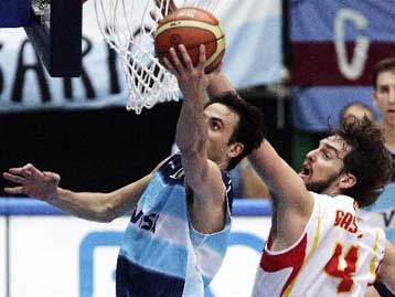 Πρόκριση-«θρίλερ» για την Ισπανία, 75-74 την Αργεντινή