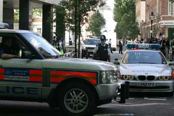 Συλλήψεις 14 υπόπτων για τρομοκρατία στη Βρετανία