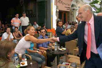 Αισιοδοξία Παπανδρέου από τη Ναύπακτο για την έκβαση των εκλογών