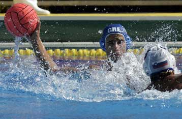 Η εθνική ανδρών 19-6 τη Σλοβενία με τον Βέρατς να γρονθοκοπεί τον Χρ. Αφρουδάκη