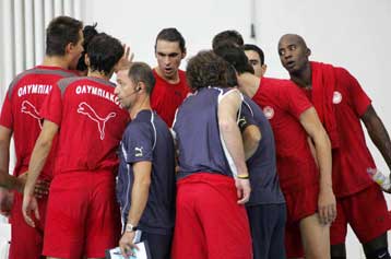 Ήττα του Ολυμπιακού από την Παρί με 3-1 σετ, τραυματισμός του Τσακιρόπουλου