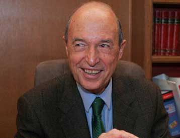 «Είμαι παρών και έχω ευθύνη για την ενότητα του ΠΑΣΟΚ» δηλώνει ο Κώστας Σημίτης