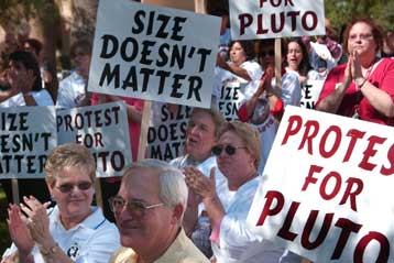 Διαδηλώσεις διαμαρτυρίας για τον εξοστρακισμό του Πλούτωνα