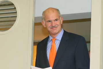 Επαφές Παπανδρέου στη Σουηδία με σοσιαλιστές υπουργούς Εξωτερικών