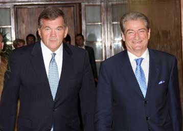 Σύμβουλος της αλβανικής κυβέρνησης ο τέως υπουργός Εσωτερικής Ασφάλειας των ΗΠΑ