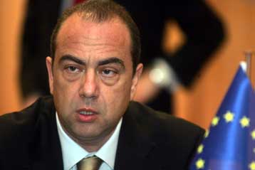 Διασυνοριακές υπηρεσίες περίθαλψης στην ΕΕ προτείνει ο επίτροπος Υγείας