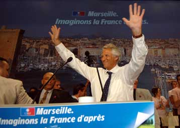 «Προεδρικές σκέψεις» δημιουργεί στον Ντε Βιλπέν η άνοδος της δημοτικότητάς του