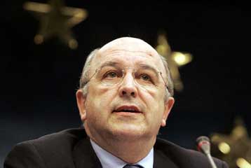 Προς τα πάνω αναθεώρησε η Κομισιόν τις προβλέψεις για το ΑΕΠ της ευρωζώνης το 2006