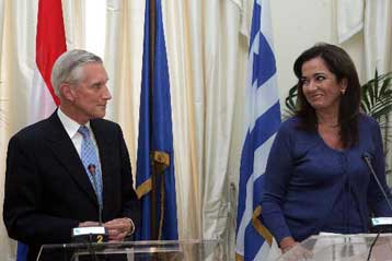 Η Τουρκία πρέπει να ανταποκριθεί στις δεσμεύσεις, συμφωνούν Μπακογιάννη και Μποτ