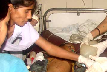 Δεκάδες νεκροί και τραυματίες από έκρηξη σε μουσουλμανικό νεκροταφείο της Ινδίας