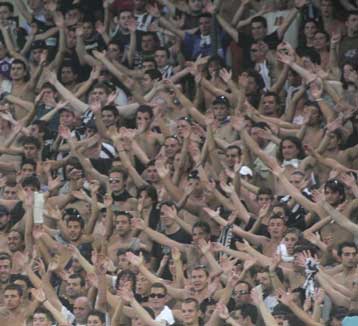 Συλλαλητήριο με επεισόδια των οπαδών του ΠΑΟΚ πριν από την έναρξη της ΔΕΘ