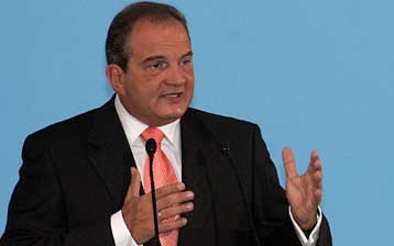 Αδιαπραγμάτευτη η κυβέρνηση στις μεταρρυθμίσεις, δηλώνει ο Κώστας Καραμανλής