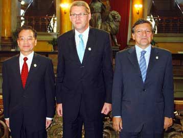 Την άρση του εμπάργκο όπλων ζητεί εκ νέου η Κίνα από την ΕΕ